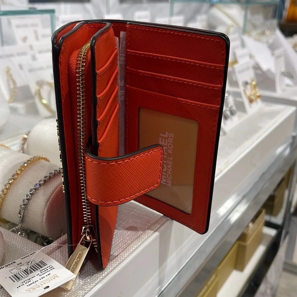 Michael Medium Crossgrain Leather Bifold Wallet
Red Clay 
NWT - Picture 16 of 16